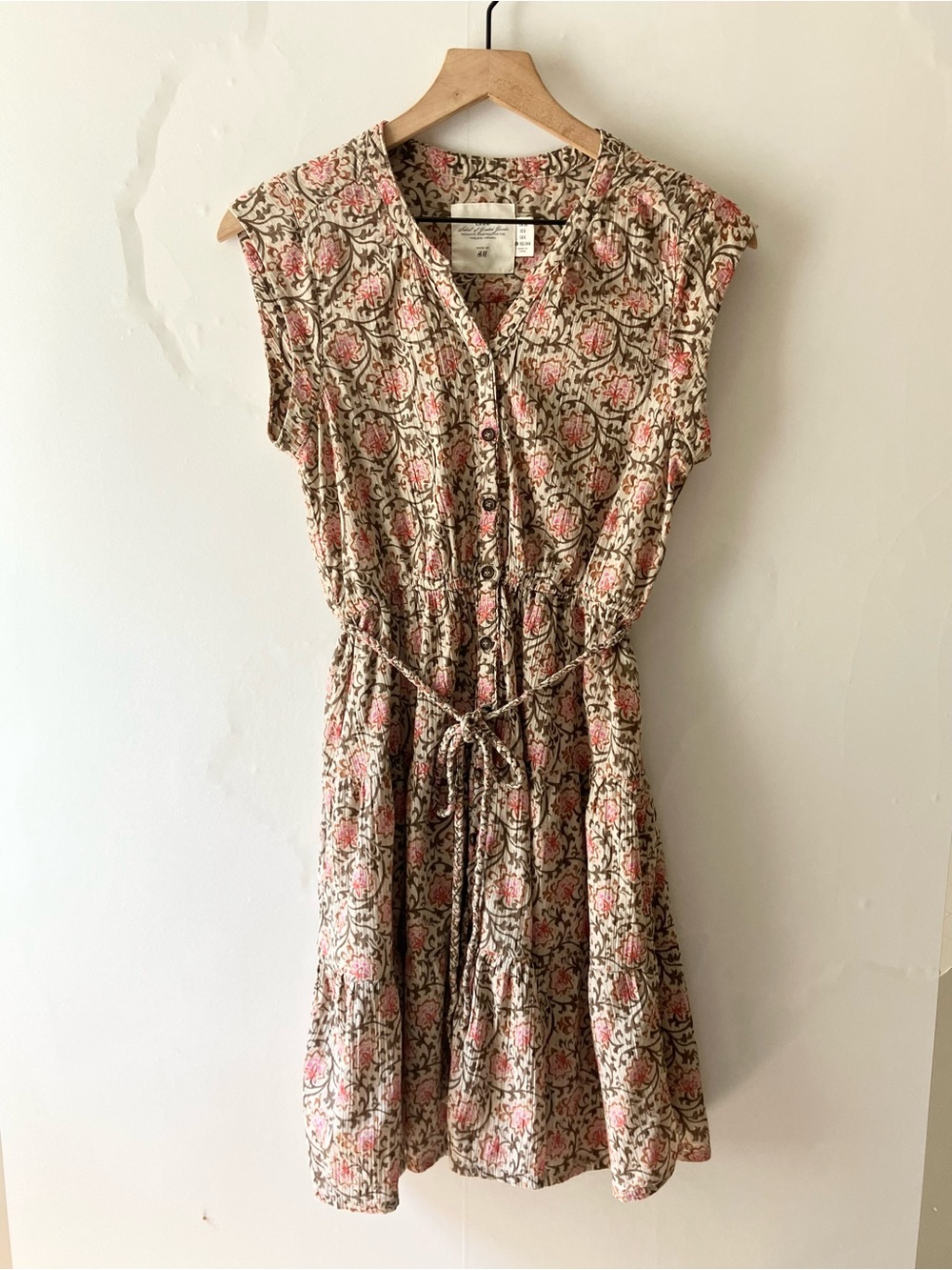 H&M L.O.G.G. Sleeveless Floral Button Up Dress